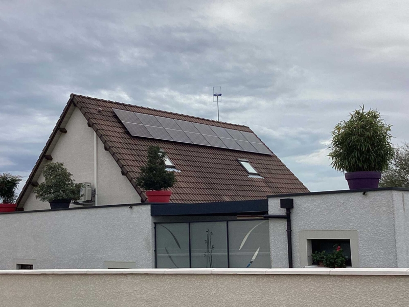 Maison avec panneaux solaires