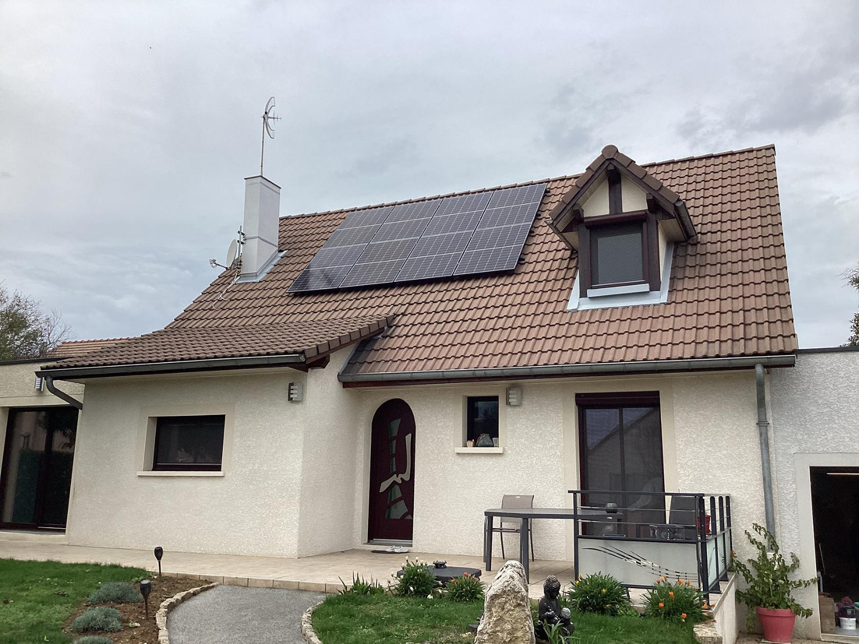 Maison avec panneaux solaires